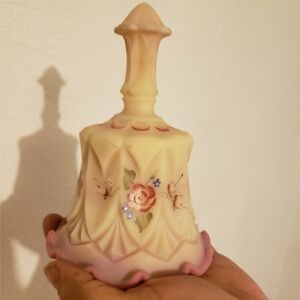 Fenten Burmese Bell with Pink Accents